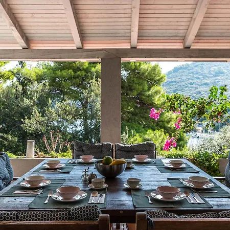 Villa Angela - By Guide *