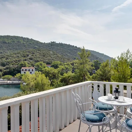 Villa Angela - By Guide Lastovo